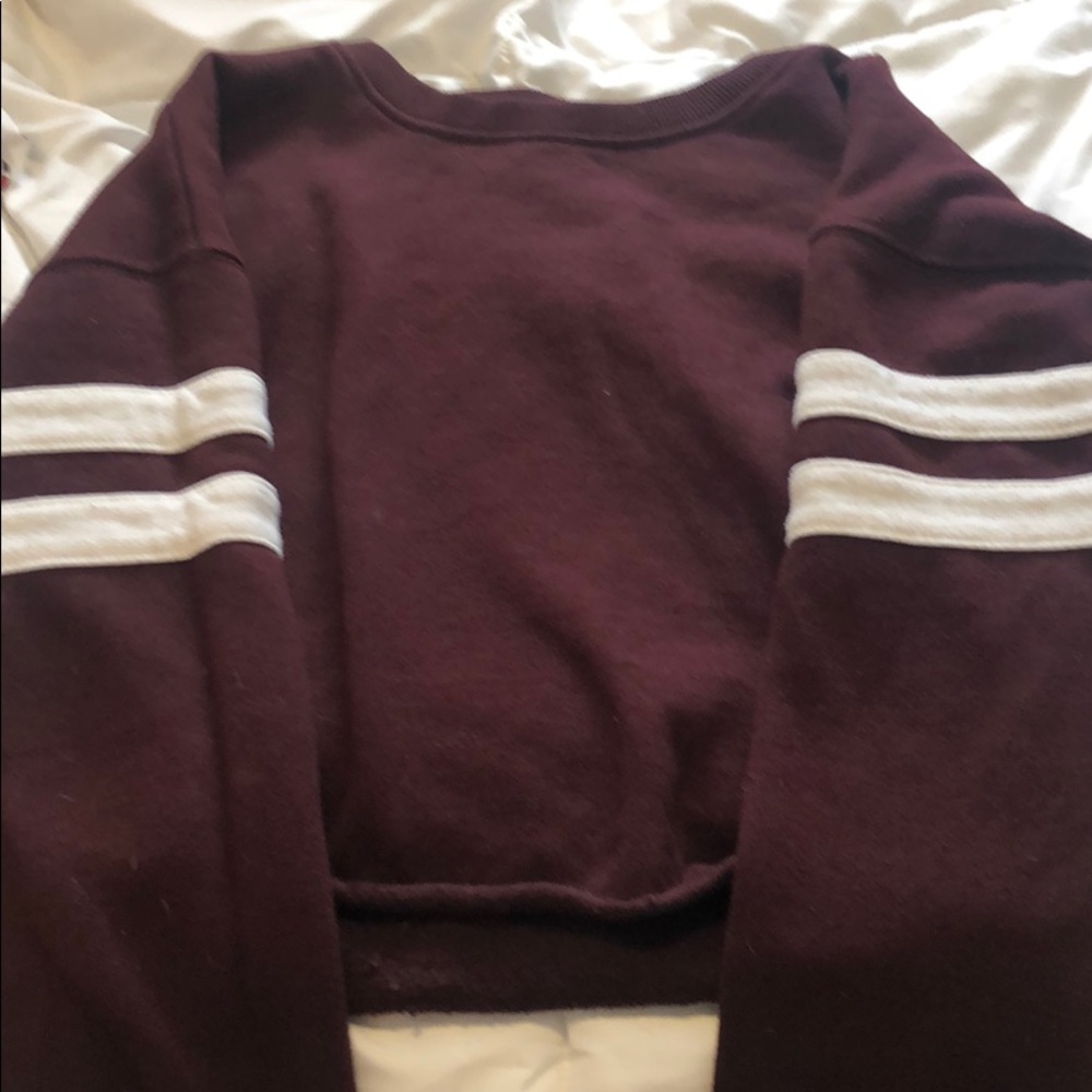 maroon cropped tee